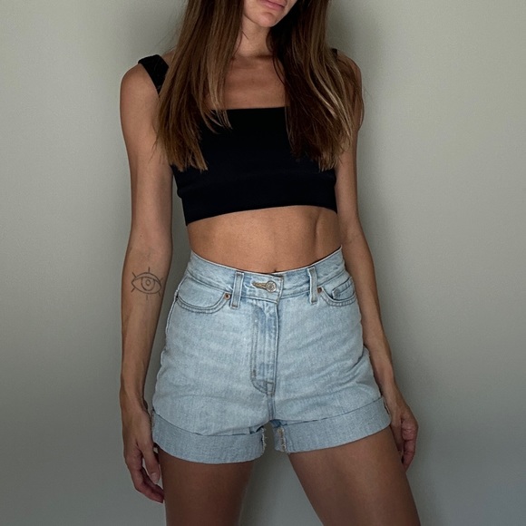 Urban Outfitters BDG Light Wash Mom High Rise Shorts Size 24 - Vintage Style - Picture 2 of 13